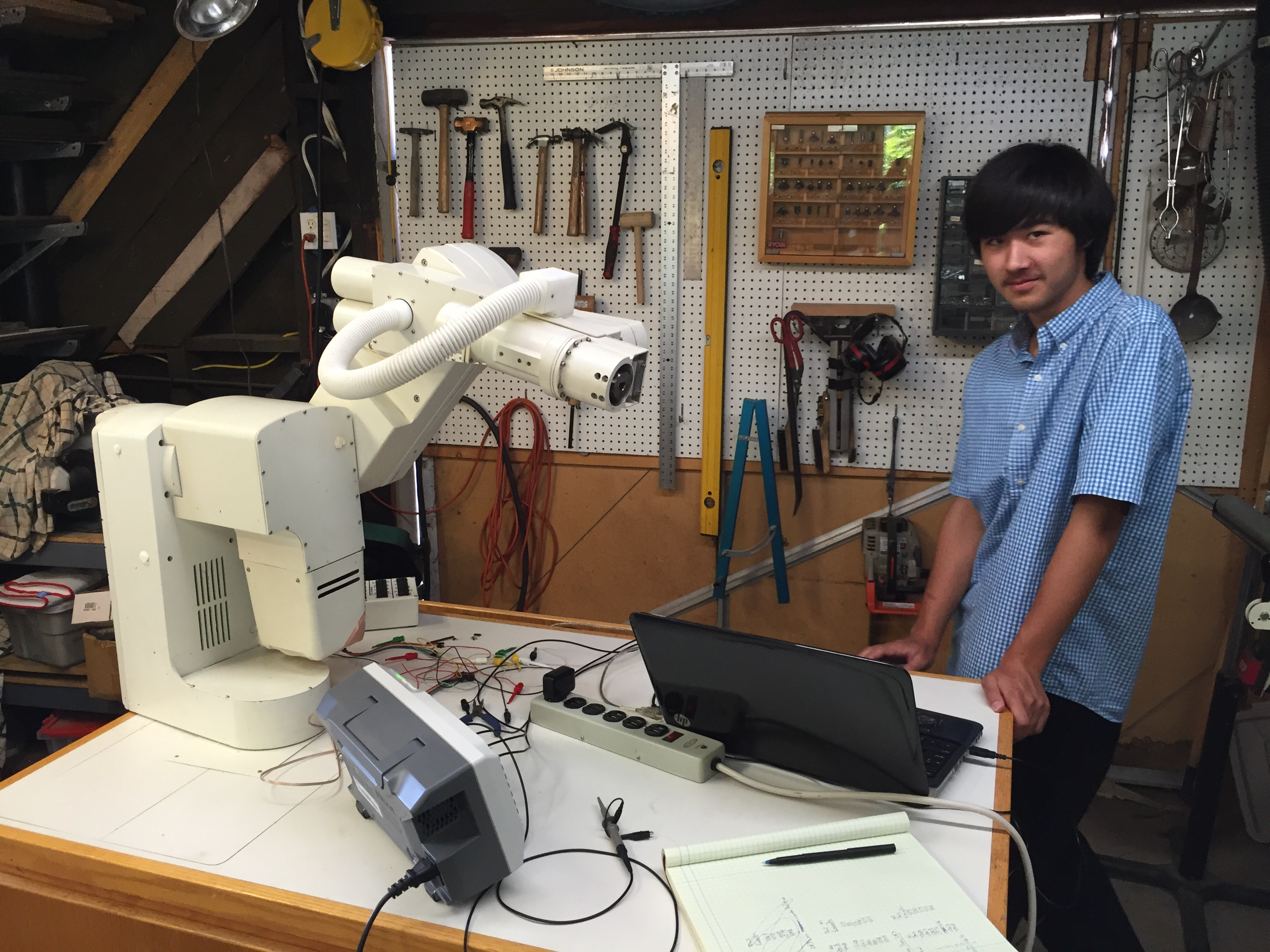 Student programming a robot in the League Robot Garage